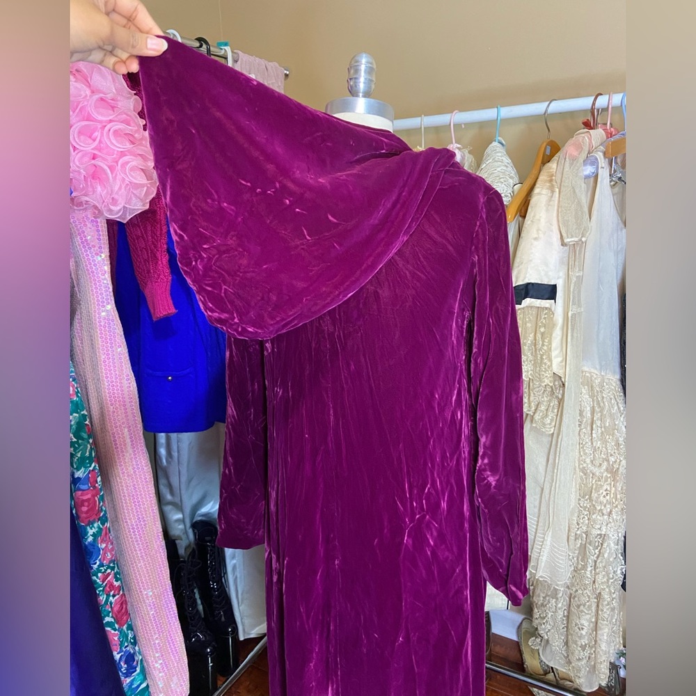Elegant Purple Velvet Cape for Women - Picture 5 of 11